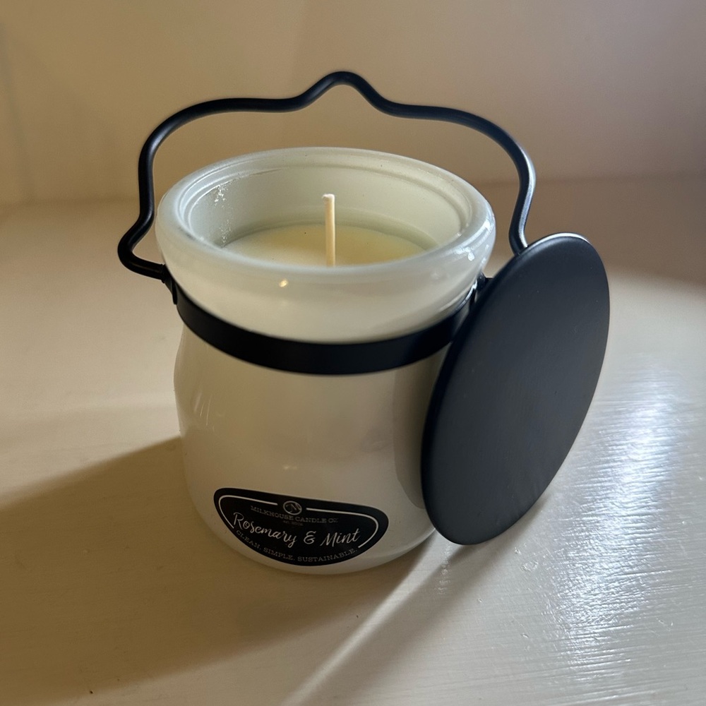 rosemary mint 5oz candle - milkhouse candle co!